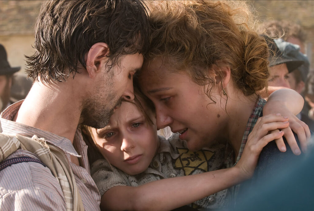 Mélusine Mayance sur le tournage du film "Elle s'appelait Sarah" de Gilles Paquet-Brenner Hugo production - UGC (2010) - photo©julien Bonet