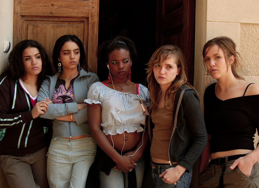 Sabrina Ouazani, Hafsia Herzi,Iris Vincent, Laurie Lefret, Marie Kremer dans "Ravages" de Christophe Lamotte - Beaubourg Audiovisuel - Arte France (2007) / photo©julien Bonet