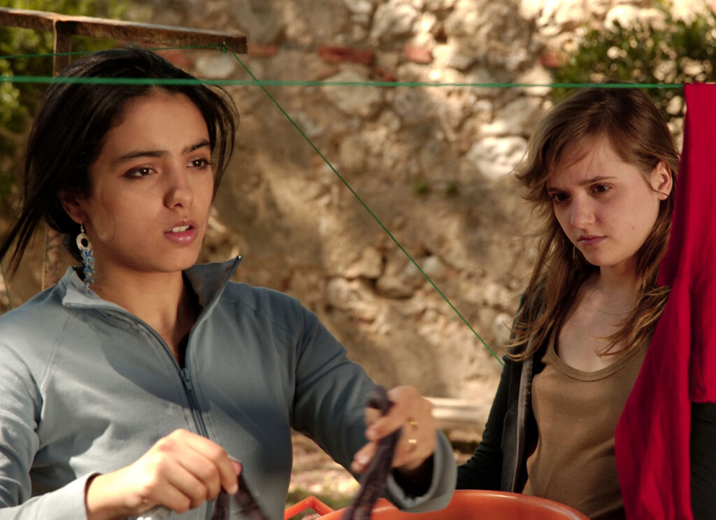 Hafsia Herzi et Laurie Lefret dans "Ravages" de Christophe Lamotte - Beaubourg Audiovisuel - Arte France (2007) / photo©julien Bonet