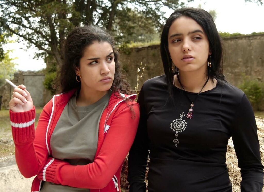 Sabrina Ouazani et Hafsia Herzi dans "Ravages" de Christophe Lamotte - Beaubourg Audiovisuel - Arte France (2007) / photo©julien Bonet