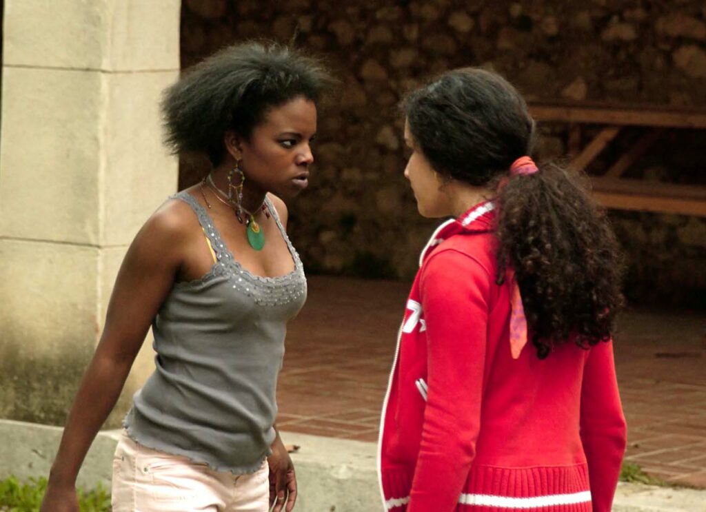 Iris Vincent et Sabrina Ouazani dans "Ravages" de Christophe Lamotte Beaubourg Audiovisuel - Arte France (2007) / photo©julien Bonet