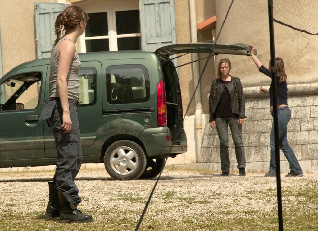 Laurie Lefret et Marie Kremer dans "Ravages" de Christophe Lamotte - Beaubourg Audiovisuel - Arte France (2007) / photo©julien Bonet