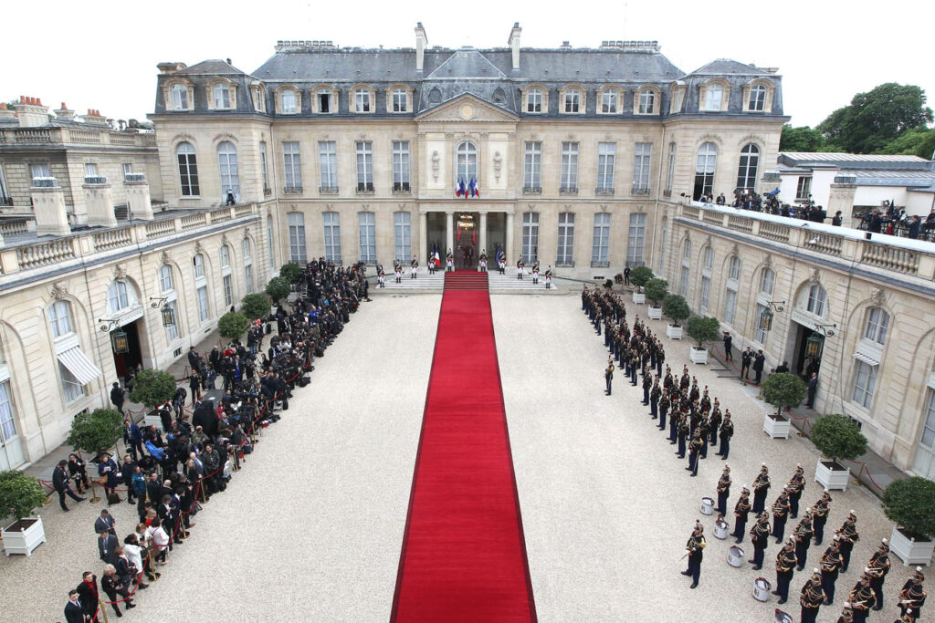 Cours d'honneur du Palais de l’Élysée - 14/05/2017 - photo©Présidence de la République / Julien Bonet