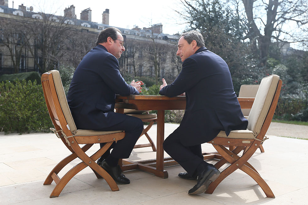 François Hollande s'entretient avec Mario Draghi (Président de la BCE) - 11/03/2015 - photo©présidence de la République/Julien Bonet