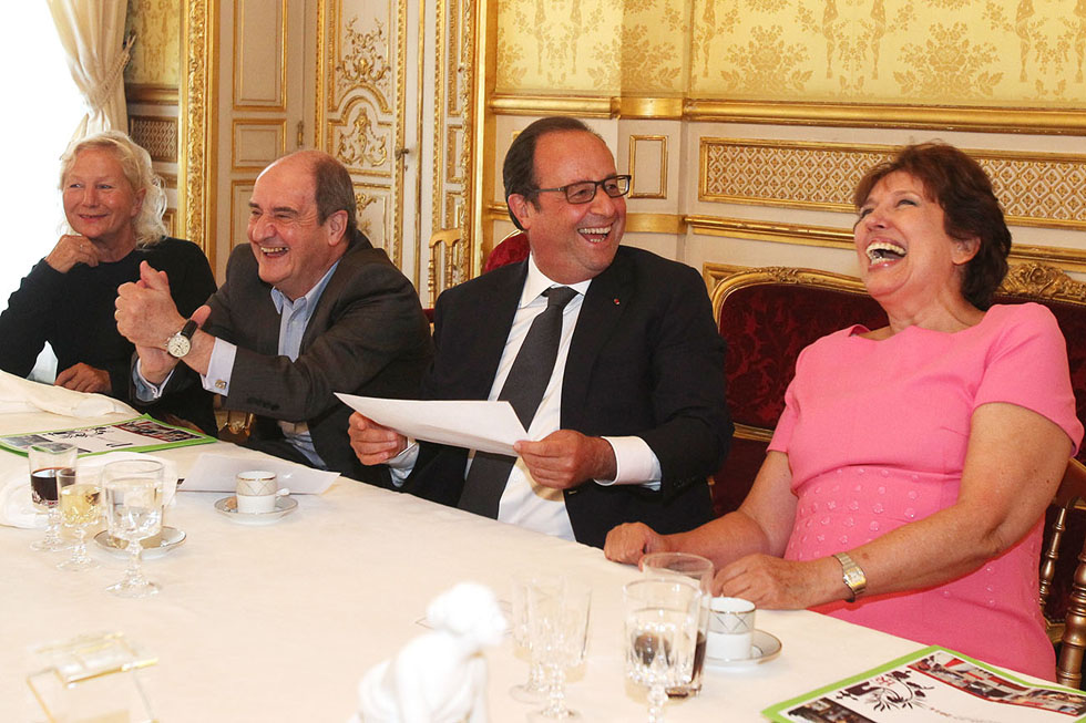 Rencontre de François Hollande avec le jury du Prix Elysée de la Photographie (à l'image: Agnes B. / Pierre Lescure / Roselyne Bachelot) - 27 Aout 2015 - photo©présidence de la République/julien Bonet