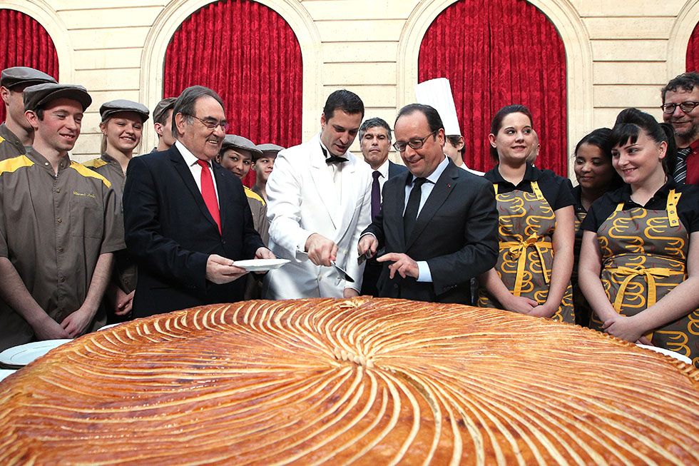 Découpe de la galette de l'épiphanie au Palais de l'Elysée - 06/01/2016 - photo©présidence de la République/julien Bonet