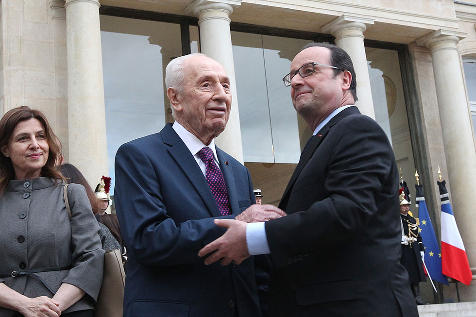 François Hollande et Shimon Peres (ancien président de l'État d'Israël) au Palais de l'Elysée - 25/03/2016 - photo©présidence de la République/julien Bonet