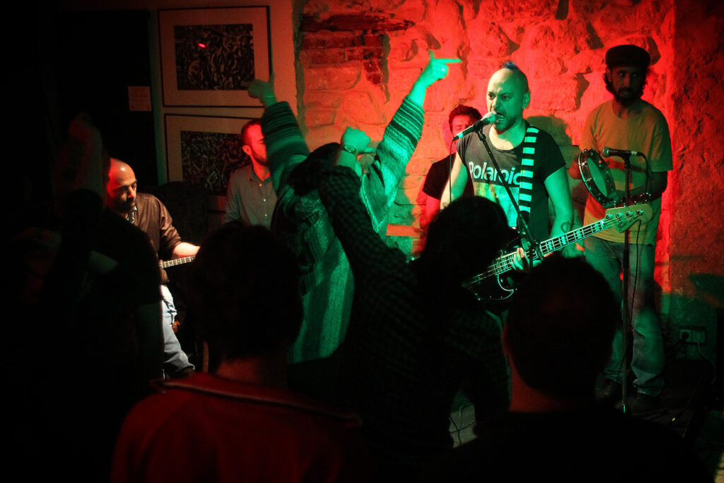 Concert de Mutacion Nacion (Post-Rock Progressif Méditerranéen) au Grand Bouillon (Aubervilliers - 22 avril 2016) photo©julien Bonet