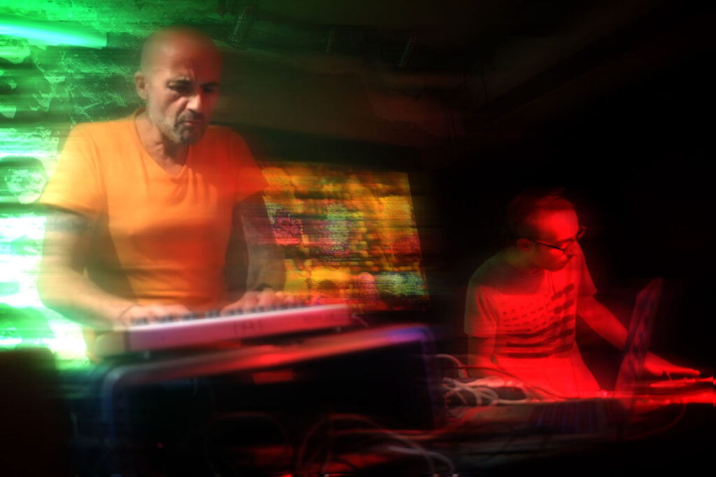 Concert du Son étrange (Tekno/Breakbeat/Dub/Drum&bass) au Grand Bouillon (Aubervilliers - 16 septembre 2016) - photo©julien Bonet